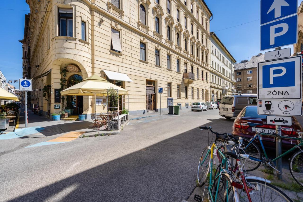 Studio Apollo Budapest Exteriör bild