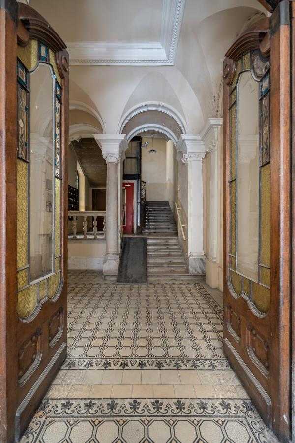 Studio Apollo Budapest Exteriör bild
