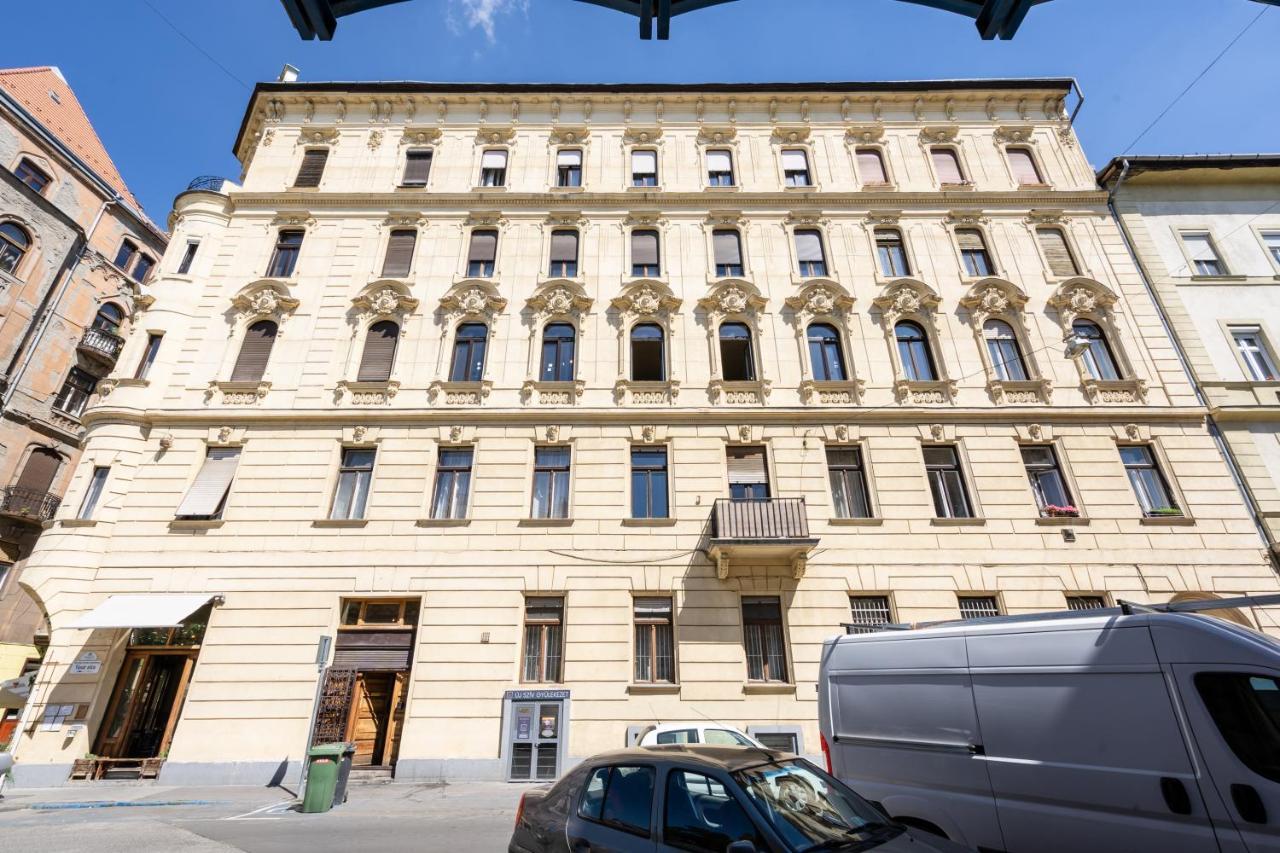 Studio Apollo Budapest Exteriör bild
